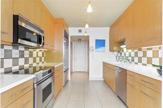 19667 Turnberry Way 17K, Aventura, FL 33180