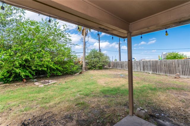 120 Presidio Dr, Portland, TX 78374