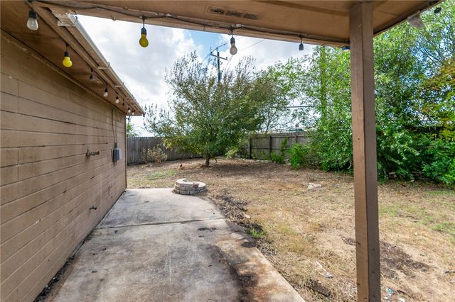 120 Presidio Dr, Portland, TX 78374
