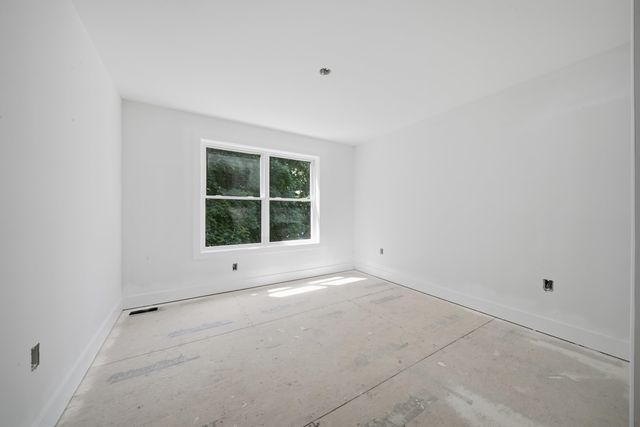 16 Manchester Street, Nashua, NH 03064