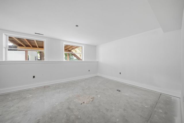 16 Manchester Street, Nashua, NH 03064