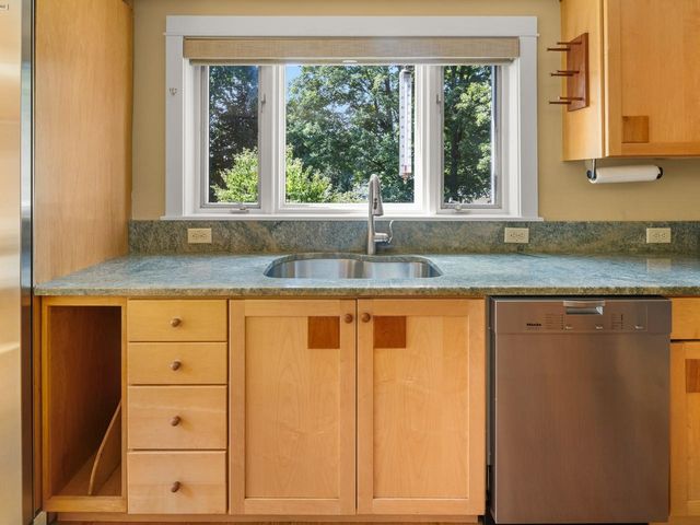 106 Ledge Road, Burlington, VT 05401