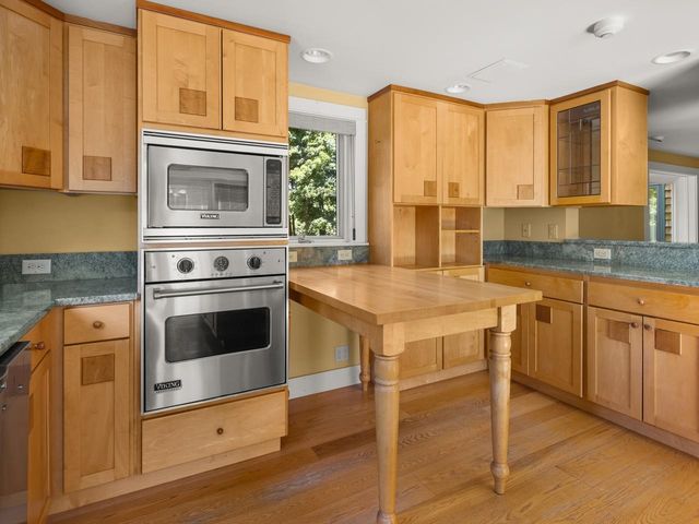 106 Ledge Road, Burlington, VT 05401