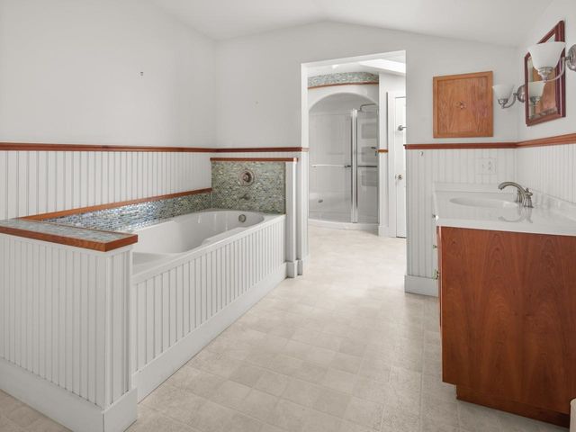 106 Ledge Road, Burlington, VT 05401