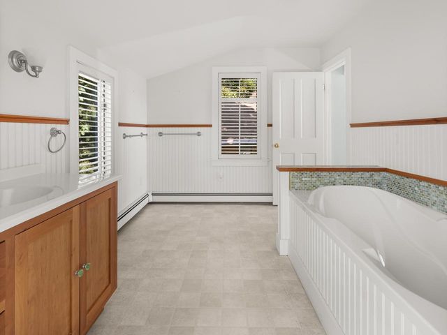 106 Ledge Road, Burlington, VT 05401