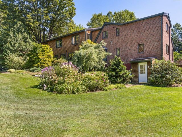 106 Ledge Road, Burlington, VT 05401