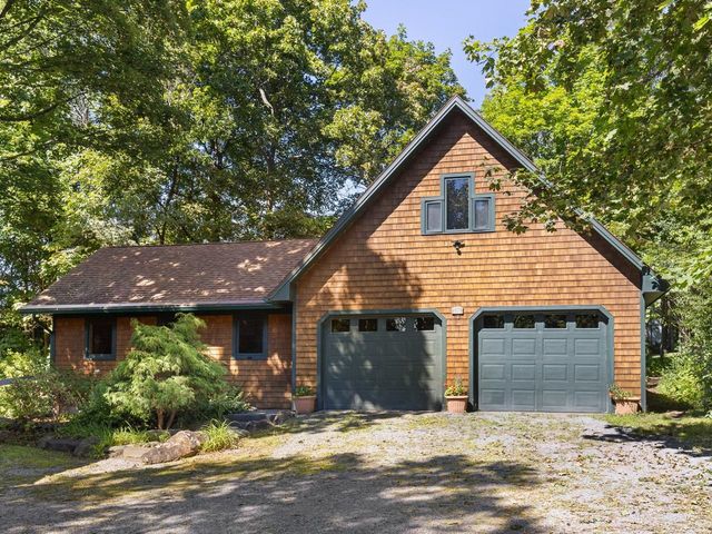 106 Ledge Road, Burlington, VT 05401