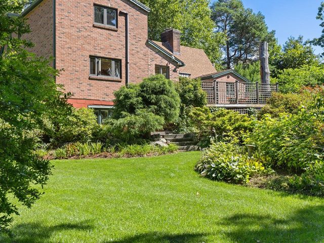 106 Ledge Road, Burlington, VT 05401