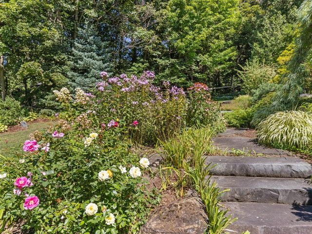 106 Ledge Road, Burlington, VT 05401