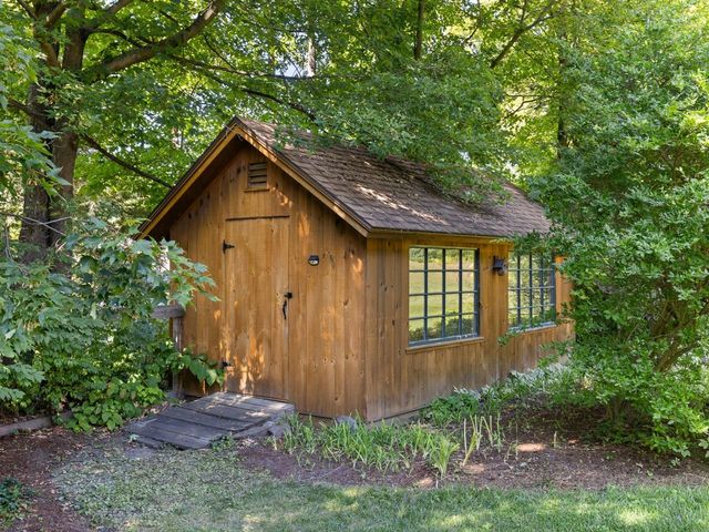106 Ledge Road, Burlington, VT 05401