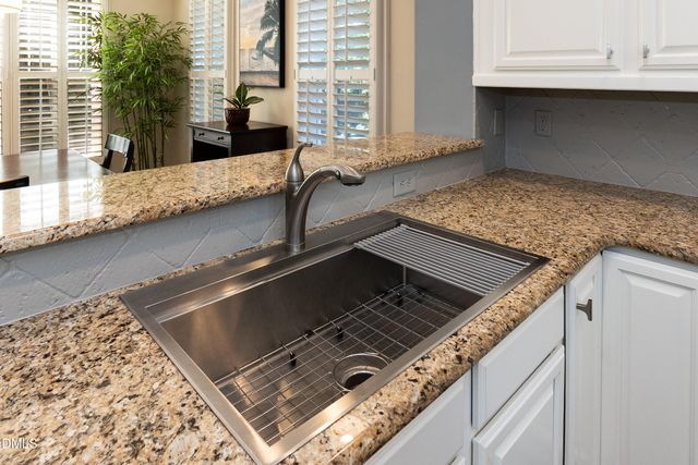 4213 Oakthorne Way, Raleigh, NC 27613