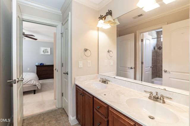 4213 Oakthorne Way, Raleigh, NC 27613