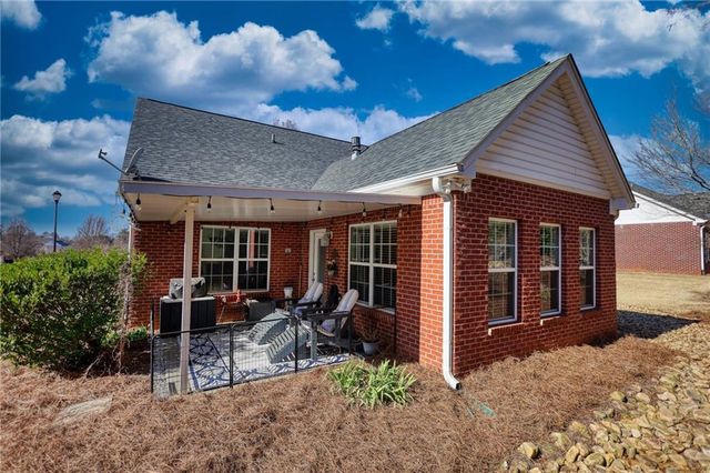 339 Crossroads Drive, Social Circle, GA 30025