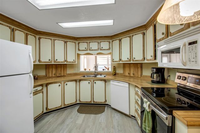 5619 BAYSHORE ROAD 160, Palmetto, FL 34221