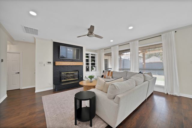 3924 Walden Way, Dallas, TX 75287