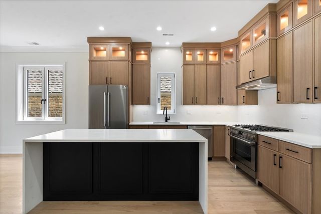 2023 W Augusta Boulevard 3E, Chicago, IL 60622