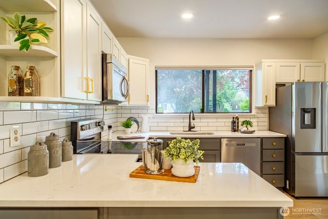 912 NE 115th Street, Seattle, WA 98125