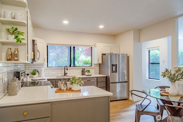 912 NE 115th Street, Seattle, WA 98125