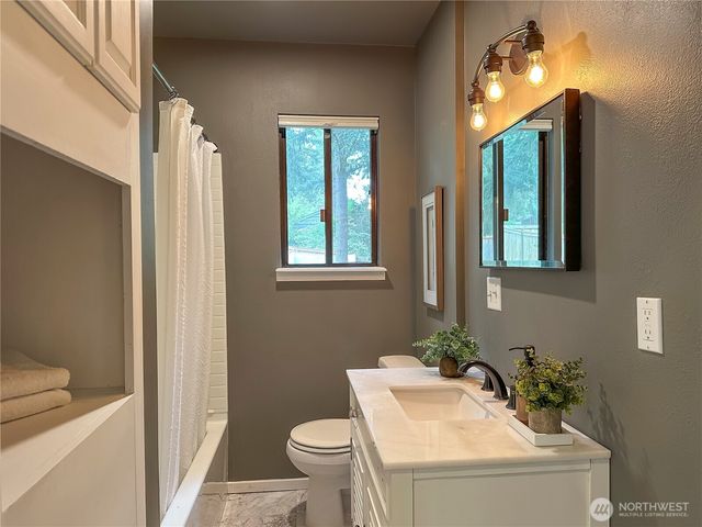 912 NE 115th Street, Seattle, WA 98125