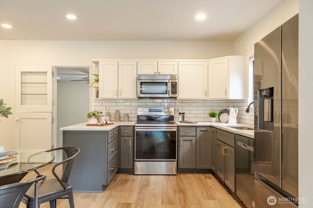 912 NE 115th Street, Seattle, WA 98125