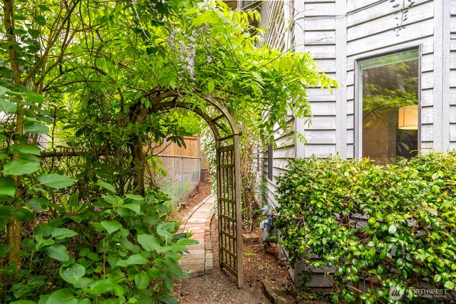 912 NE 115th Street, Seattle, WA 98125