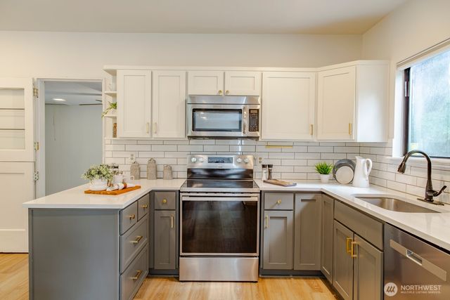 912 NE 115th Street, Seattle, WA 98125