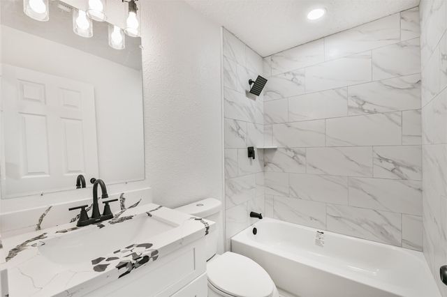 2121 County Road 892, Alvin, TX 77511