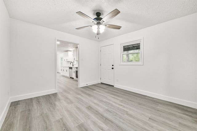 2121 County Road 892, Alvin, TX 77511