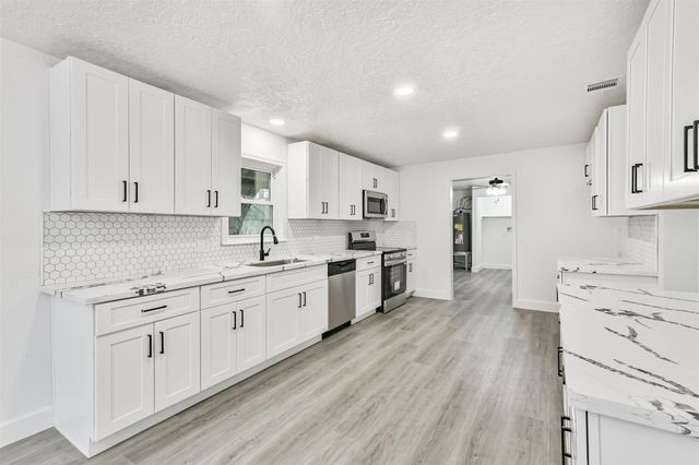 2121 County Road 892, Alvin, TX 77511