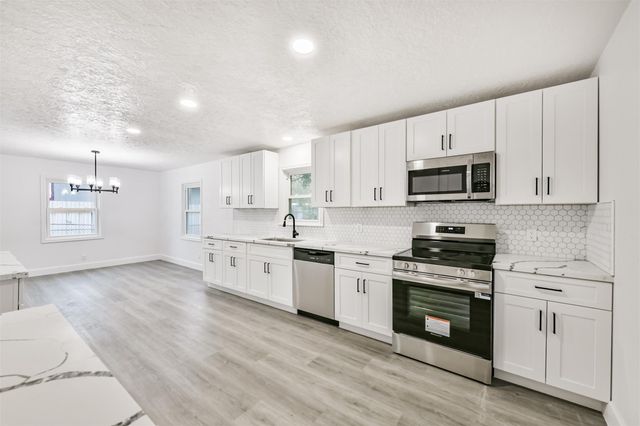 2121 County Road 892, Alvin, TX 77511