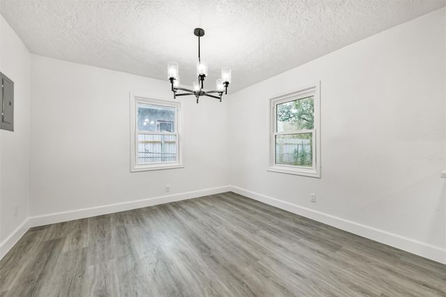 2121 County Road 892, Alvin, TX 77511