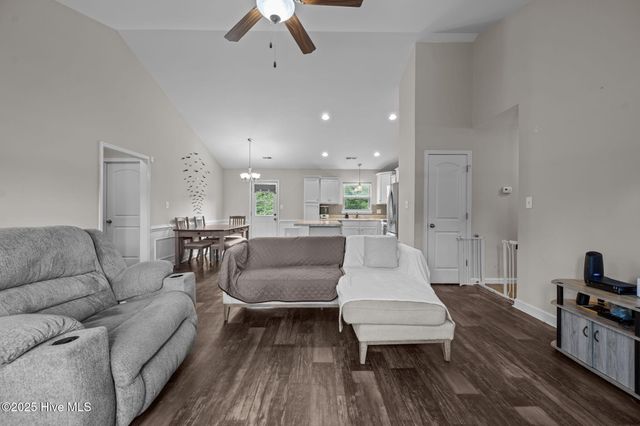 434 Mccall Drive, Jacksonville, NC 28540