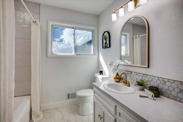 6136 E 9th St N, Wichita, KS 67208