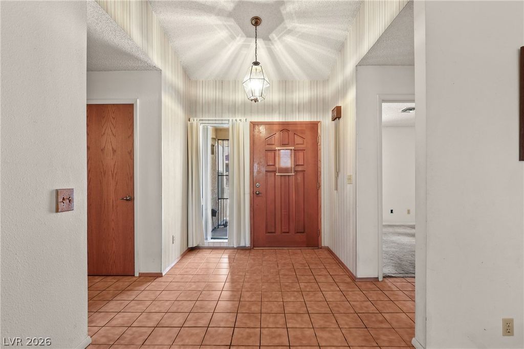 5601 Paseo Recallo Court, Las Vegas, NV 89108 — photo 2