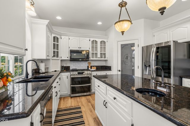 2768 Kerrisdale Ridge Drive, Medford, OR 97504