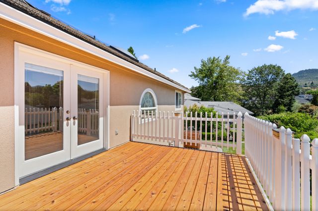 2768 Kerrisdale Ridge Drive, Medford, OR 97504