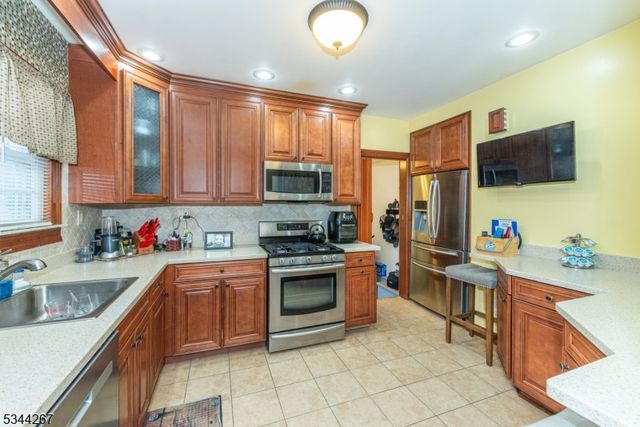 18 Johnson St, Clifton City, NJ 07014