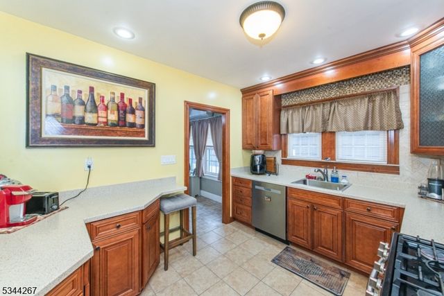 18 Johnson St, Clifton City, NJ 07014