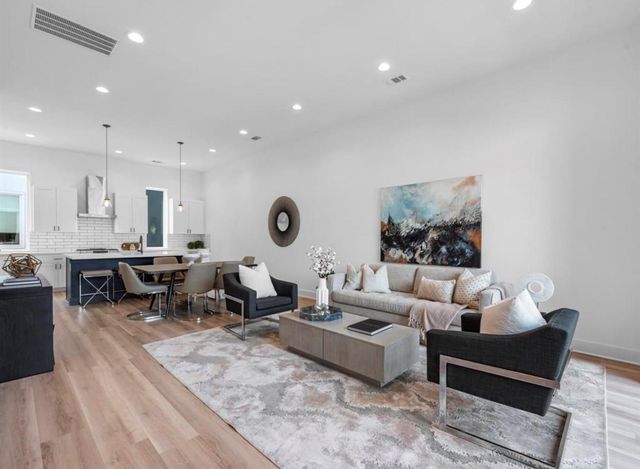 5910 Val Verde St, Houston, TX 77057