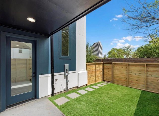 5910 Val Verde St, Houston, TX 77057