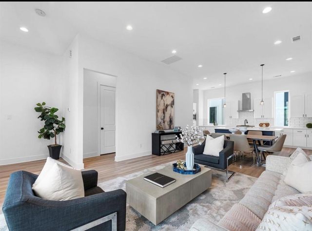 5910 Val Verde St, Houston, TX 77057