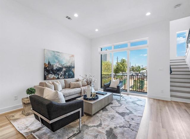 5910 Val Verde St, Houston, TX 77057