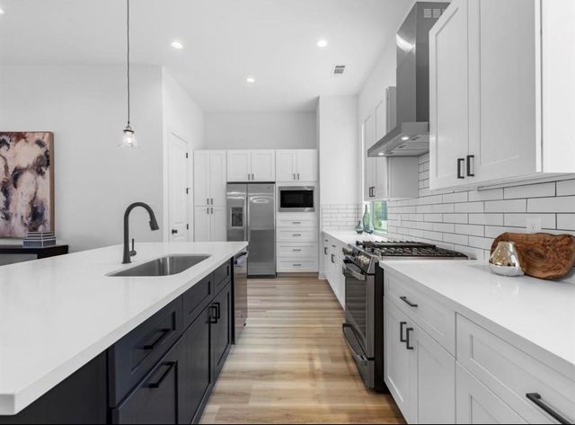 5910 Val Verde St, Houston, TX 77057