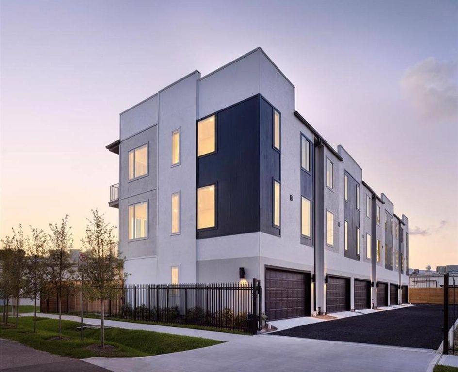 5910 Val Verde St, Houston, TX 77057