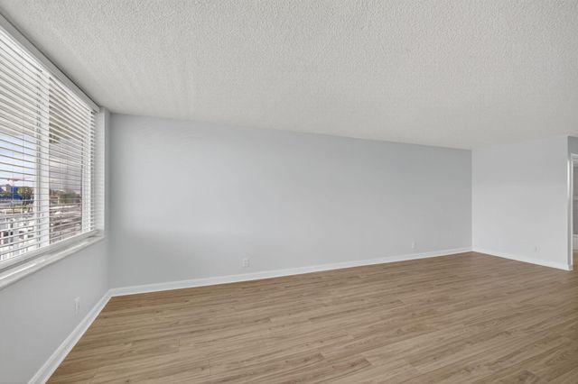 104 Paradise Harbour Boulevard 203, North Palm Beach, FL 33408