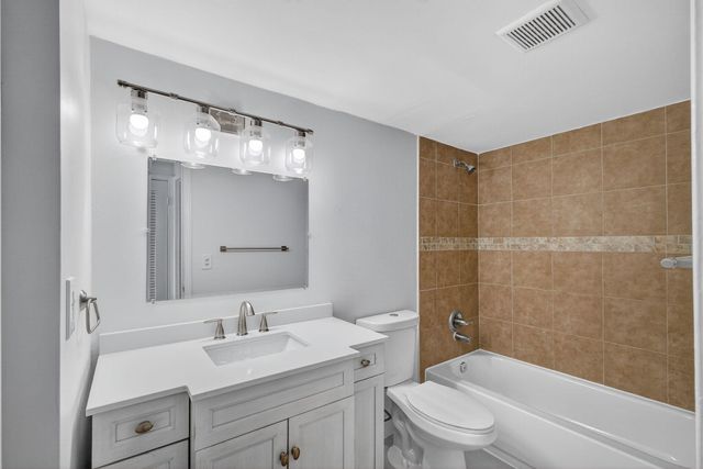 104 Paradise Harbour Boulevard 203, North Palm Beach, FL 33408