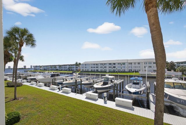 104 Paradise Harbour Boulevard 203, North Palm Beach, FL 33408