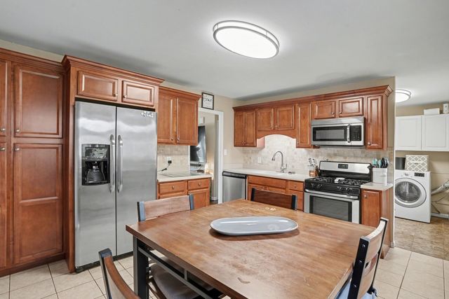 458 Berkshire Avenue, Romeoville, IL 60446