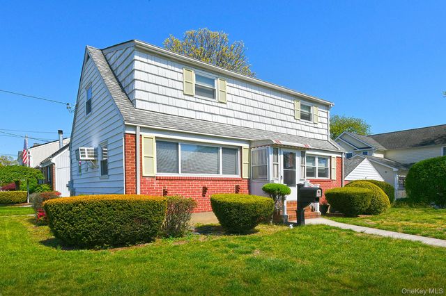 36 Millwood Lane, Merrick, NY 11566