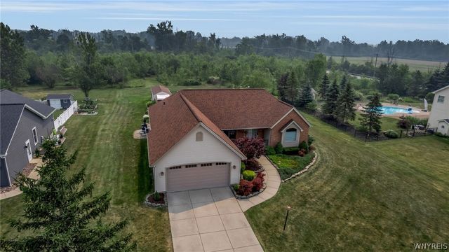 3921 Wildwing Drive, Wheatfield, NY 14120